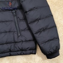 Moncler-09   蒙口Off Whit Ow聯名連帽羽絨服