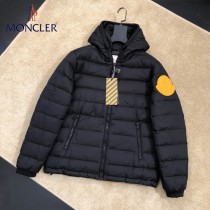 Moncler-09   蒙口Off Whit Ow聯名連帽羽絨服