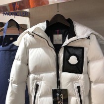 Moncler-06   蒙口最帥白色連帽黑標羽絨服外套