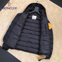 Moncler-09   蒙口Off Whit Ow聯名連帽羽絨服