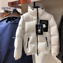 Moncler-06   蒙口最帥白色連帽黑標羽絨服外套