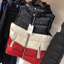 Moncler-05   蒙口情侶款連帽可拆羽絨馬甲