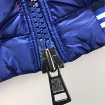 Moncler-029   蒙口最新爆款純色連帽男士羽絨馬甲