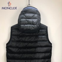 Moncler-029-01   蒙口最新爆款純色連帽男士羽絨馬甲