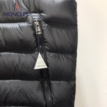 Moncler-029-01   蒙口最新爆款純色連帽男士羽絨馬甲