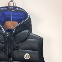 Moncler-029-01   蒙口最新爆款純色連帽男士羽絨馬甲