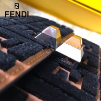 FENDI芬迪  原版皮  Fendi Kan I杏色繡雙F最新款 鏈條包