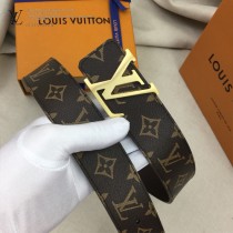lv 此款腰帶采用雙面設計，壹側為風格休閑的Monogram帆布1-01