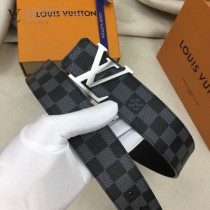 lv 此款腰帶采用雙面設計，壹側為風格休閑的Monogram帆布1-03