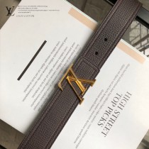 lv 此款腰帶采用雙面設計，壹側為風格休閑的原版牛皮2-01