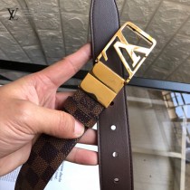 Lv 原單面料,內襯頭層小牛皮底.搭配原單扣3-05