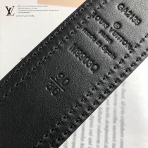 lv 此款腰帶采用雙面設計，壹側為風格休閑的原版牛皮2-01