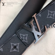 Lv 原單面料,內襯頭層小牛皮底.搭配原單扣4-05