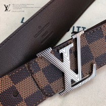 Lv 原單面料,內襯頭層小牛皮底.搭配原單扣4-04