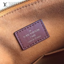 LV-M43951    路易威登新款原版皮SAC TOTE V MM手提肩背包