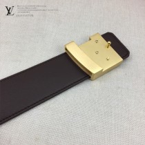 lv 此款腰帶采用雙面設計，壹側為風格休閑的Monogram帆布1-01