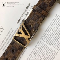 Lv 原單面料,內襯頭層小牛皮底.搭配原單扣3-03