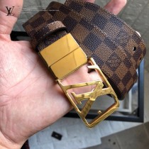 Lv 原單面料,內襯頭層小牛皮底.搭配原單扣3-05