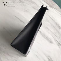LV-M44448   路易威登新款原版皮POCHETTE VOYAGE中號手包