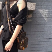 LV-M45236   路易威登新款原版皮男女通款記者包  相機包