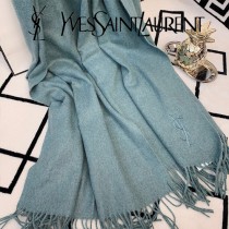 YSL聖羅蘭 羊毛圍巾  手感非常柔軟  奢華有質感！這款圍巾質地柔軟而溫暖，經典而永不過時  細膩柔軟上身效果都百搭