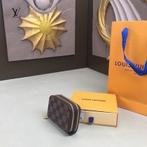 LV-M58106-03   路易威登原版皮多功能雙拉鑰匙包