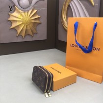 LV-M58106-04   路易威登原版皮多功能雙拉鑰匙包