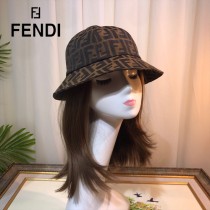 芬迪Fendi最新春夏新款漁夫帽，經典格紋