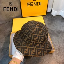 芬迪Fendi最新春夏新款漁夫帽，經典格紋