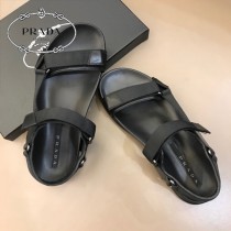 PRADA男士拖鞋官網新品同步發售，男士真皮夏季休閑涼鞋
