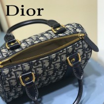 M5810A  DIOR  迪奧原版皮刺繡枕頭包
