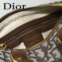 M5810A-1  DIOR  迪奧原版皮刺繡枕頭包