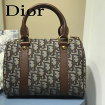 M5810A-1  DIOR  迪奧原版皮刺繡枕頭包