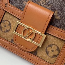 M68621  頂級原單  Dauphine BB M68621 新款腰包
