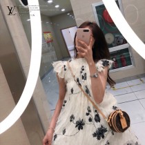 M44699-01 老花 M68276 黃花圓餅包LV新款mini圓餅
