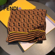 FENDI秋冬最新款簡單圍巾