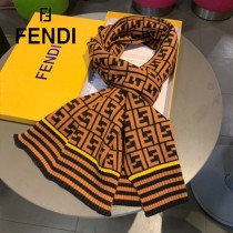 FENDI秋冬最新款簡單圍巾