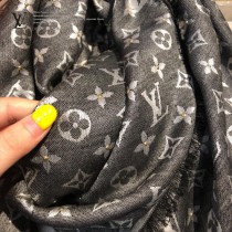 LV最新 STUDDY DENIM MONOGRAM披肩 三色