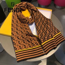 FENDI秋冬最新款簡單圍巾