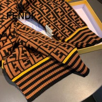 FENDI秋冬最新款簡單圍巾