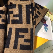 FENDI芬迪 重磅最新經典FF字母元素羊毛鬥篷