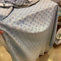 LV 新限量幻彩披肩圍巾