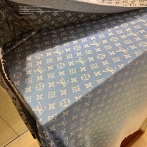 LV 新限量幻彩披肩圍巾