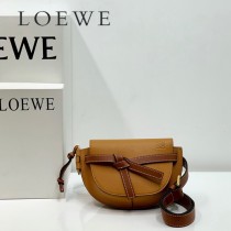 LOEWE 031-4  LOEWE 羅意威   gate Bumbag 馬鞍腰包胸包