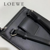 LOEWE 030-2 LOEWE 羅意威  gusset flat crossbody bag系列男裝包