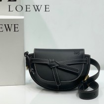 LOEWE 031  LOEWE 羅意威   gate Bumbag 馬鞍腰包胸包