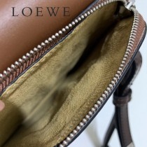 LOEWE 030 LOEWE 羅意威  gusset flat crossbody bag系列男裝包
