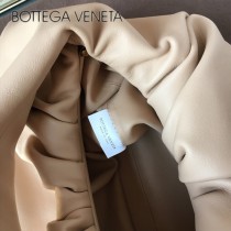 BV 6695-04 原單Bottega venet͎a͎最新款牛角包