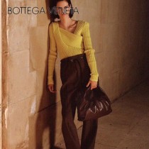 BV 6695-01 原單Bottega venet͎a͎最新款牛角包
