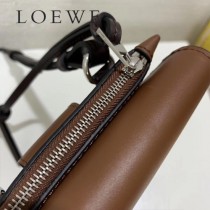 LOEWE 030 LOEWE 羅意威  gusset flat crossbody bag系列男裝包